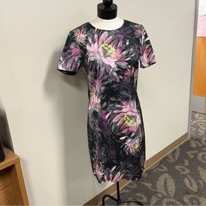 Trina Turk short sleeve sheath dress with brushstroke floral print size 8